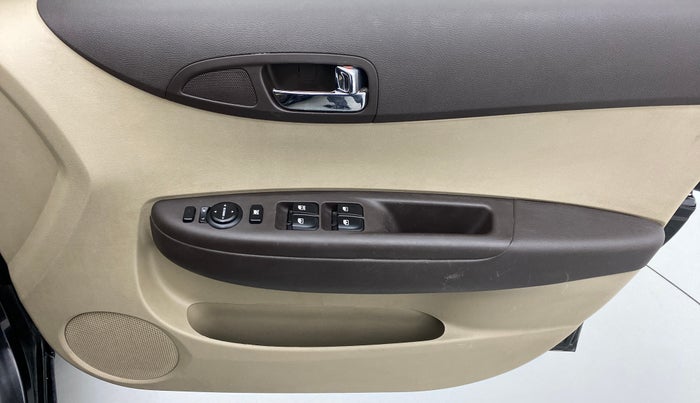 2012 Hyundai i20 ASTA 1.2, Petrol, Manual, 74,363 km, Driver Side Door Panels Control