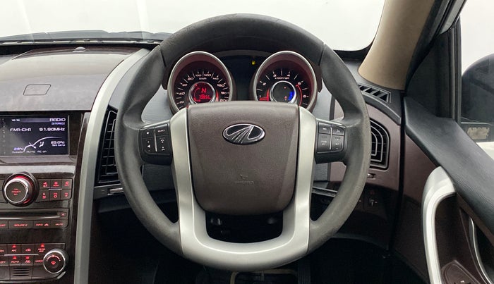 2015 Mahindra XUV500 W6 4X2, Diesel, Manual, 70,903 km, Steering Wheel Close Up