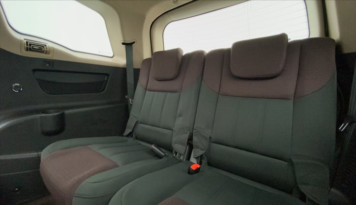 2015 Mahindra XUV500 W6 4X2, Diesel, Manual, 70,903 km, Third Seat Row ( optional )