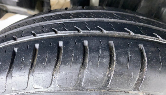 2019 Maruti Swift LXI, Petrol, Manual, 17,212 km, Right Rear Tyre Tread