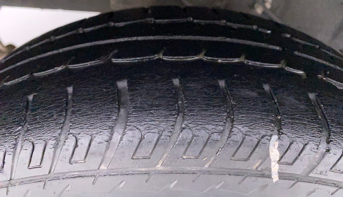 2017 Datsun Go T, Petrol, Manual, 31,023 km, Right Rear Tyre Tread
