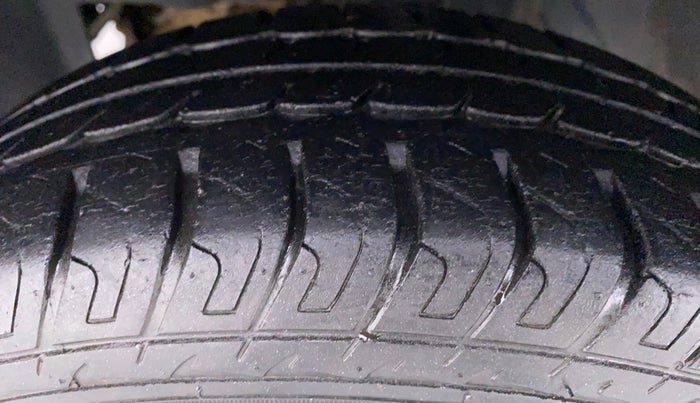 2017 Datsun Go T, Petrol, Manual, 31,023 km, Left Front Tyre Tread