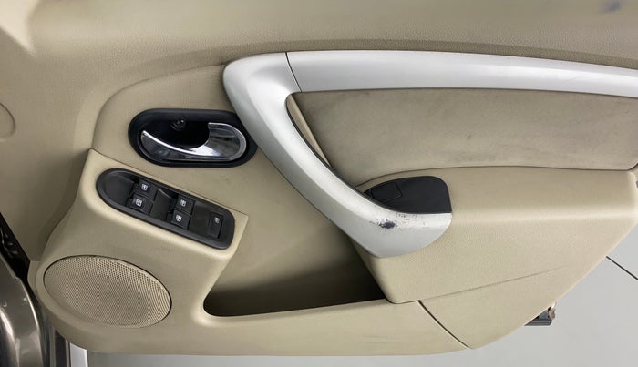 2016 Nissan Terrano XL P, Petrol, Manual, 69,508 km, Driver Side Door Panels Control