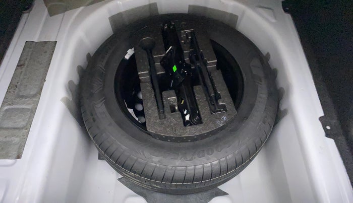 2022 Volkswagen VIRTUS HIGHLINE TSI 1.0 MT, Petrol, Manual, 9,822 km, Spare Tyre