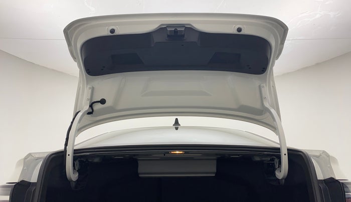 2022 Volkswagen VIRTUS HIGHLINE TSI 1.0 MT, Petrol, Manual, 9,822 km, Boot Door Open