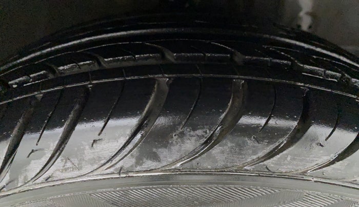 2018 Hyundai Eon ERA PLUS, Petrol, Manual, 7,048 km, Right Front Tyre Tread