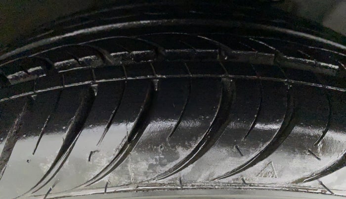 2018 Hyundai Eon ERA PLUS, Petrol, Manual, 7,048 km, Left Front Tyre Tread