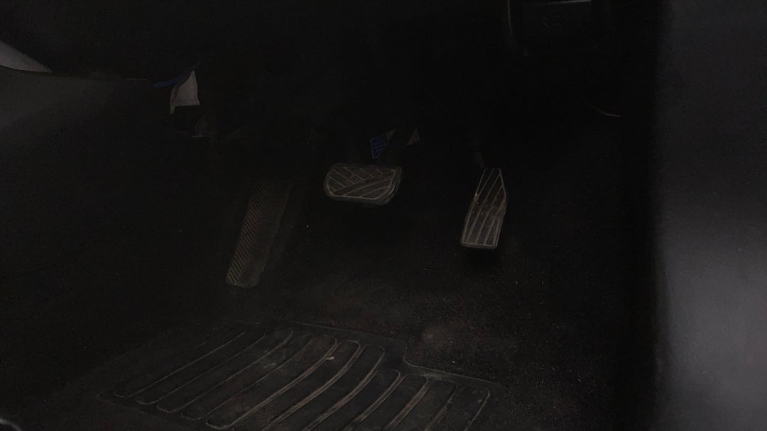 2018 Suzuki Baleno Gl, Automatic, 82354 km, Pedals and Footmat