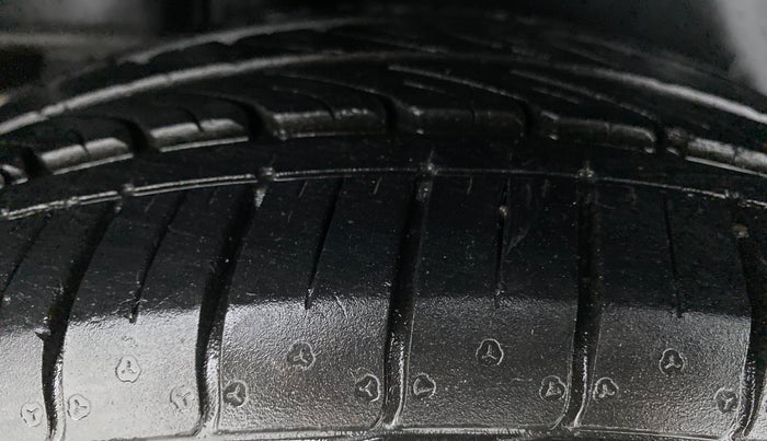 2016 Maruti Ciaz ZXI, Petrol, Manual, 32,872 km, Right Rear Tyre Tread