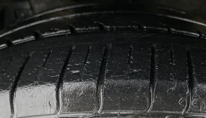 2016 Maruti Ciaz ZXI, Petrol, Manual, 32,872 km, Left Front Tyre Tread