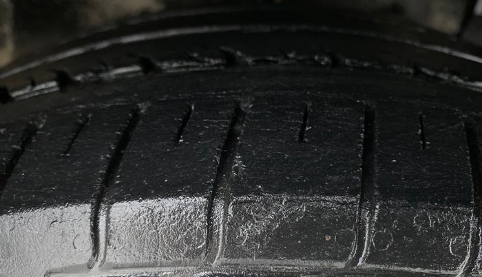 2016 Maruti Ciaz ZXI, Petrol, Manual, 32,872 km, Right Front Tyre Tread