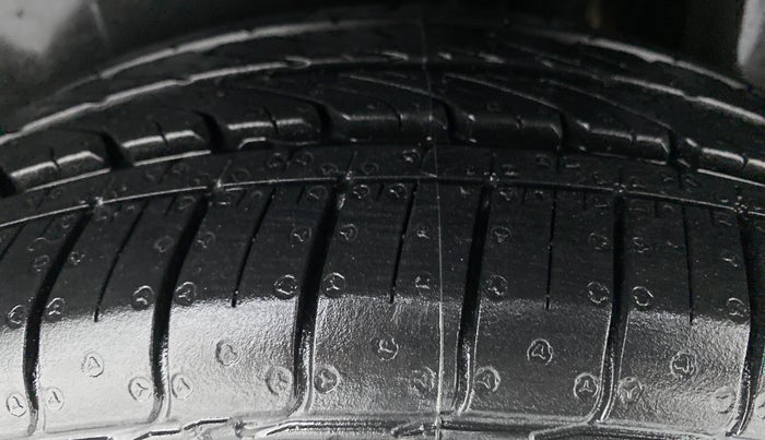 2016 Maruti Ciaz ZXI, Petrol, Manual, 32,872 km, Left Rear Tyre Tread