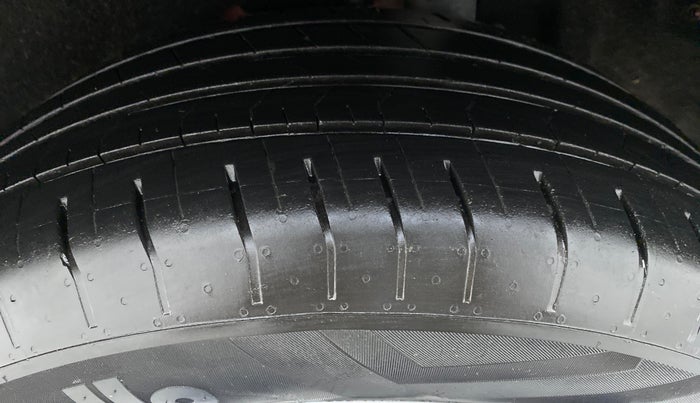 2017 Maruti Vitara Brezza ZDI, Diesel, Manual, 64,686 km, Left Rear Tyre Tread