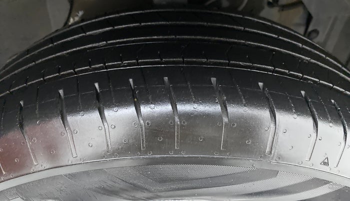 2017 Maruti Vitara Brezza ZDI, Diesel, Manual, 64,686 km, Right Front Tyre Tread