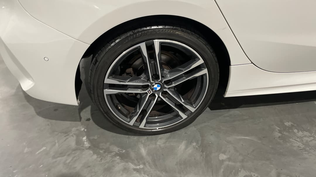 2021 BMW 1 18i M Sport, Automatic, 56455 km, Right Rear Wheel
