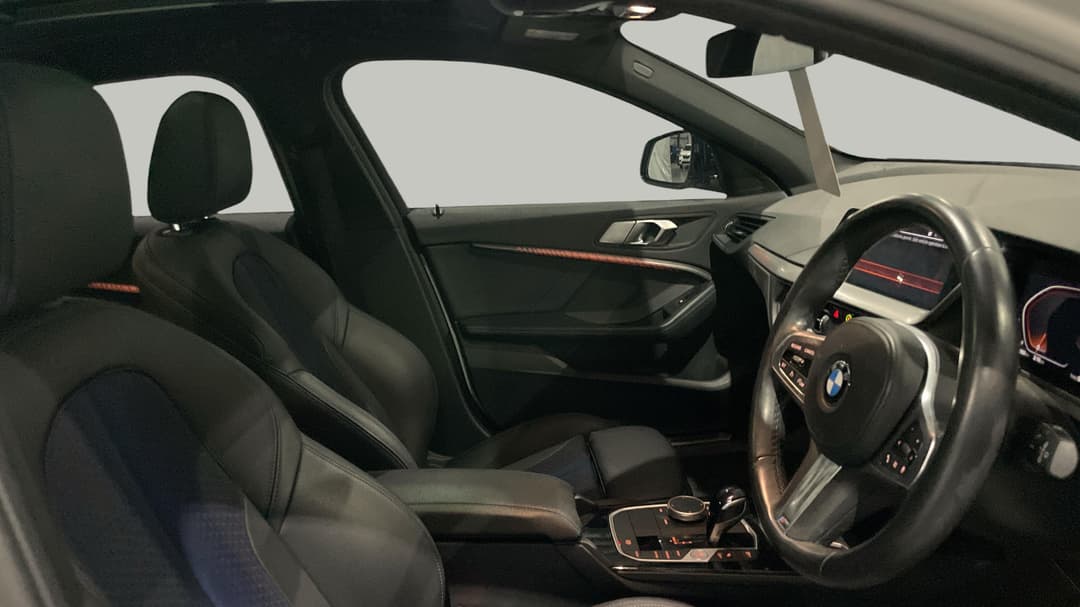 2021 BMW 1 18i M Sport, Automatic, 56455 km, Right Side Front Door Cabin View