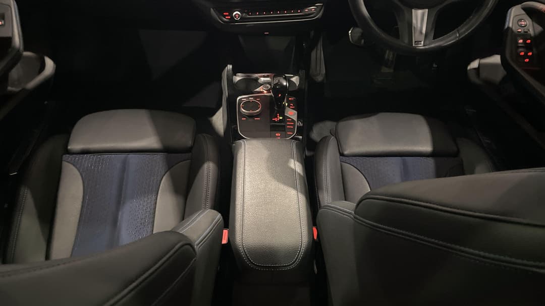 2021 BMW 1 18i M Sport, Automatic, 56455 km, Center Console