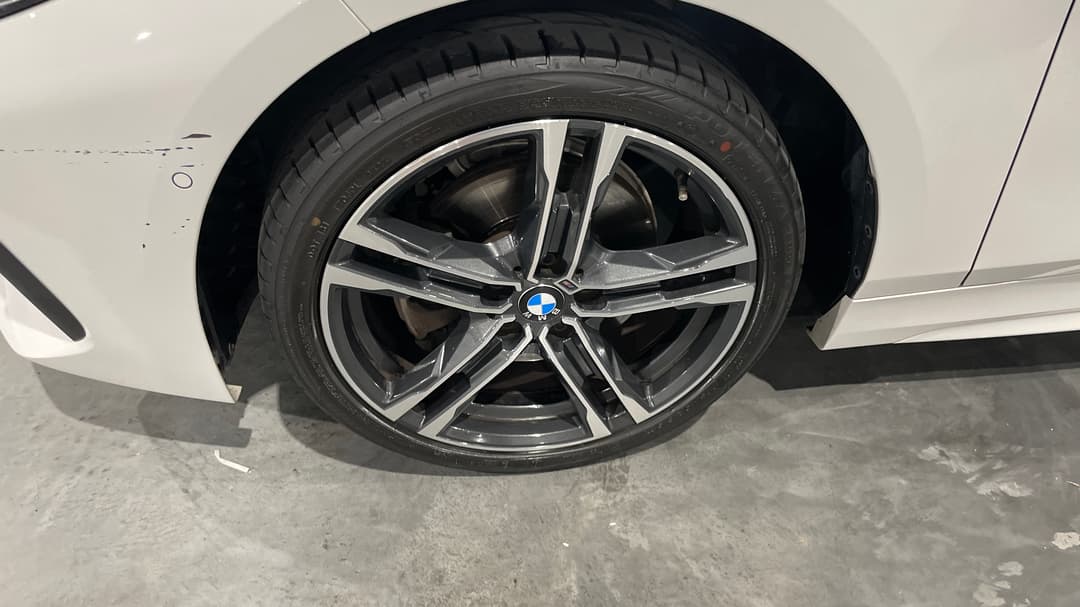 2021 BMW 1 18i M Sport, Automatic, 56455 km, Left Front Wheel