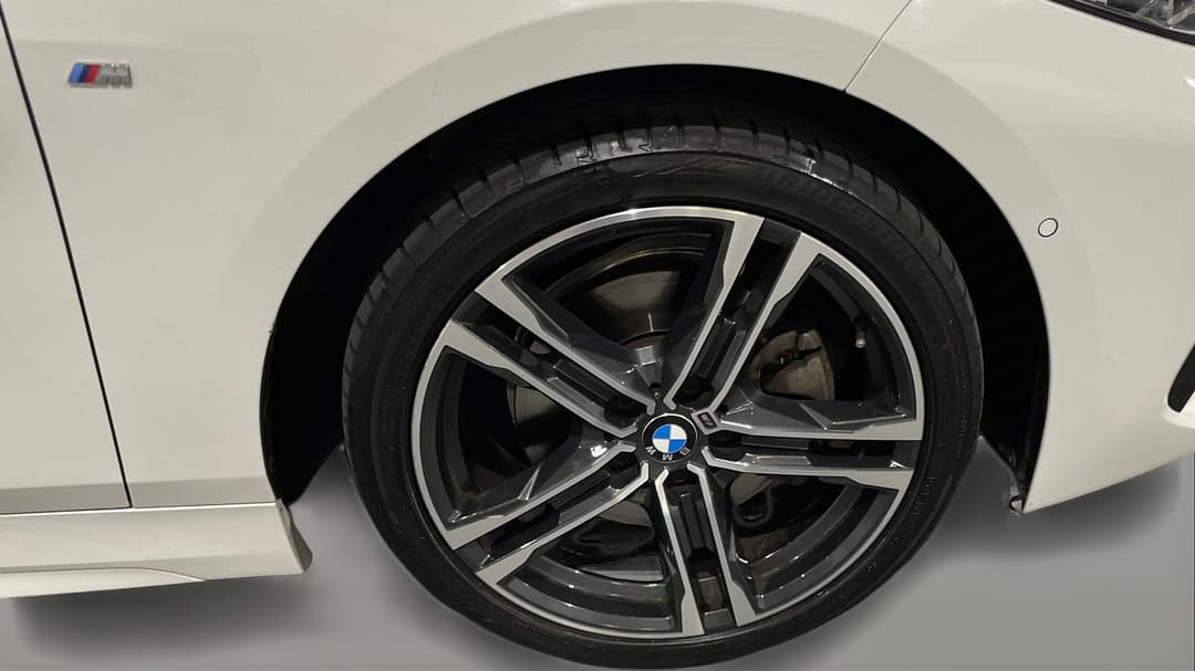 2021 BMW 1 18i M Sport, Automatic, 56455 km, Right Front Wheel