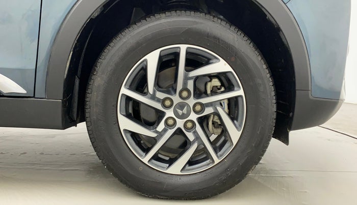2023 Mahindra XUV300 W8 (O) 1.2 PETROL, Petrol, Manual, 694 km, Right Front Wheel