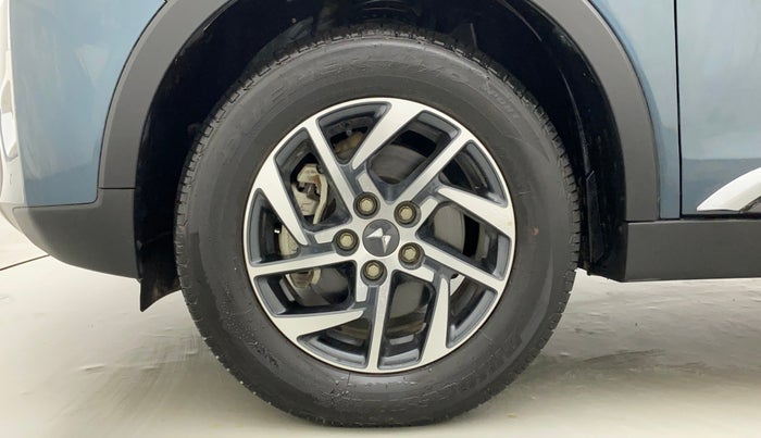 2023 Mahindra XUV300 W8 (O) 1.2 PETROL, Petrol, Manual, 694 km, Left Front Wheel