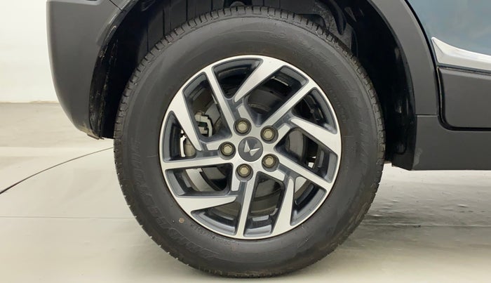 2023 Mahindra XUV300 W8 (O) 1.2 PETROL, Petrol, Manual, 694 km, Right Rear Wheel