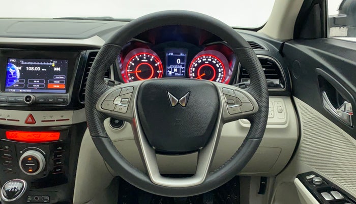 2023 Mahindra XUV300 W8 (O) 1.2 PETROL, Petrol, Manual, 694 km, Steering Wheel Close Up