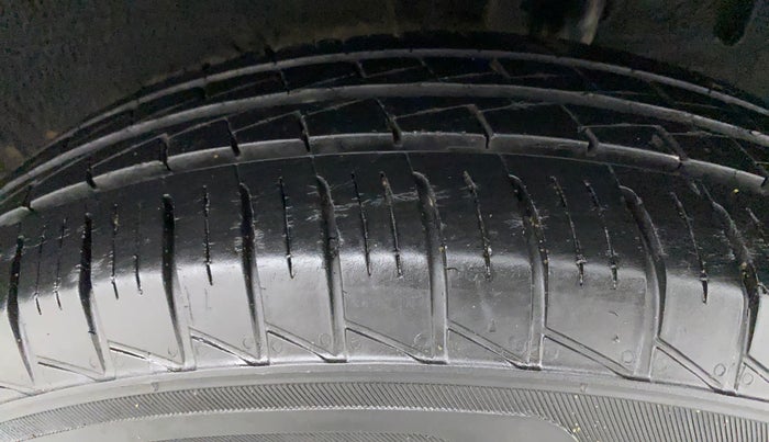 2019 Renault TRIBER RXZ, Petrol, Manual, 12,613 km, Left Rear Tyre Tread