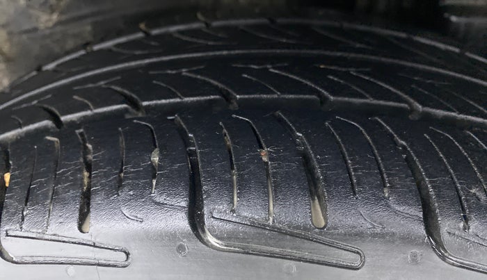 2011 Toyota Etios Liva G, Petrol, Manual, 72,409 km, Left Rear Tyre Tread