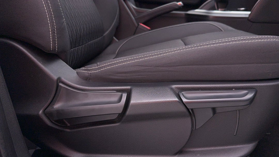 2021 LDV T60 Max Pro (4x4), Automatic, 84391 km, Drivers Side Adjustment Panel