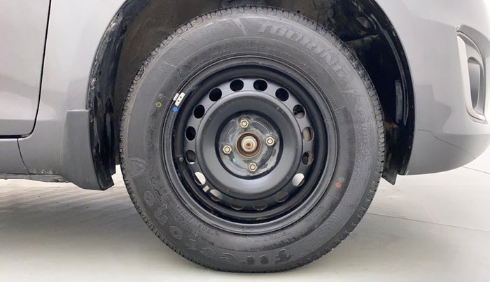 2017 Maruti Swift VXI D, Petrol, Manual, 47,863 km, Right Front Tyre