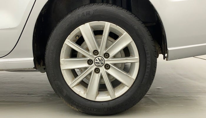 2015 Volkswagen Vento HIGHLINE 1.6 MPI, Petrol, Manual, 98,990 km, Left Rear Wheel