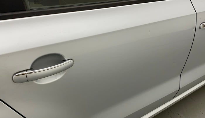 2015 Volkswagen Vento HIGHLINE 1.6 MPI, Petrol, Manual, 98,990 km, Right rear door - Slightly dented