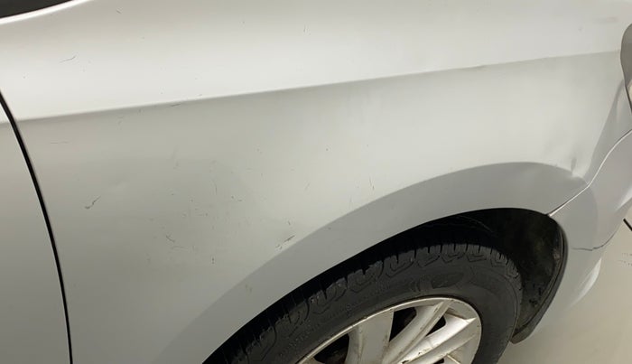 2015 Volkswagen Vento HIGHLINE 1.6 MPI, Petrol, Manual, 98,990 km, Right fender - Minor scratches