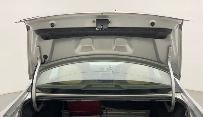 2015 Volkswagen Vento HIGHLINE 1.6 MPI, Petrol, Manual, 98,990 km, Boot Door Open