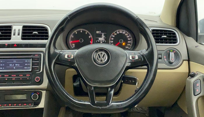 2015 Volkswagen Vento HIGHLINE 1.6 MPI, Petrol, Manual, 98,990 km, Steering Wheel Close Up