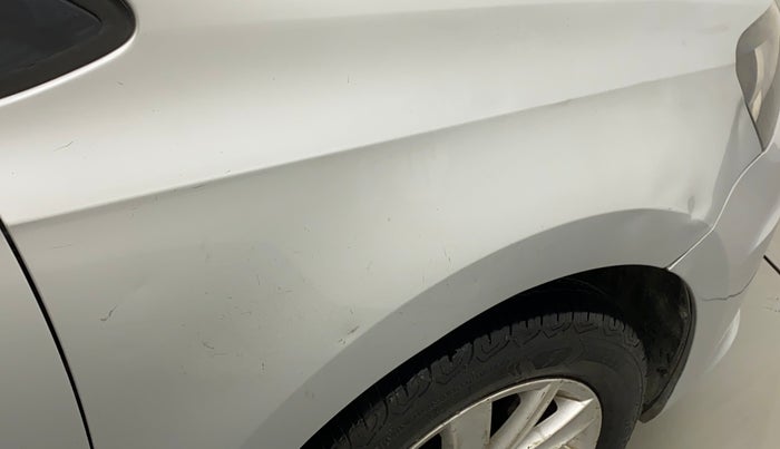 2015 Volkswagen Vento HIGHLINE 1.6 MPI, Petrol, Manual, 98,990 km, Right fender - Slightly dented