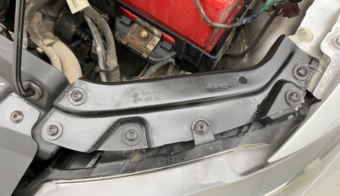 2015 Volkswagen Vento HIGHLINE 1.6 MPI, Petrol, Manual, 98,990 km, Left headlight - Clamp has minor damage