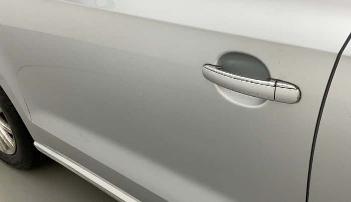 2015 Volkswagen Vento HIGHLINE 1.6 MPI, Petrol, Manual, 98,990 km, Front passenger door - Minor scratches