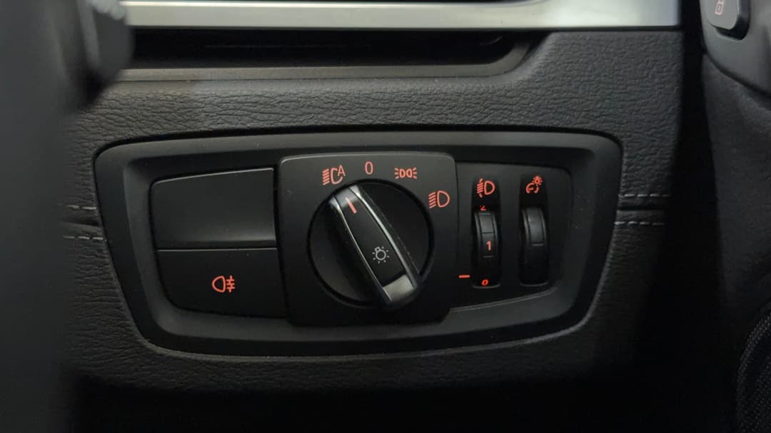 2020 BMW X1 sDrive 20i, Automatic, 53769 km, Utility Switches/Buttons