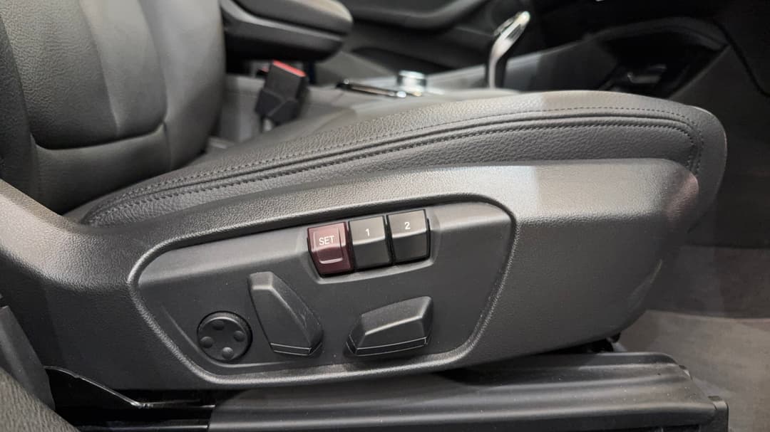 2020 BMW X1 sDrive 20i, Automatic, 53769 km, Drivers Side Adjustment Panel