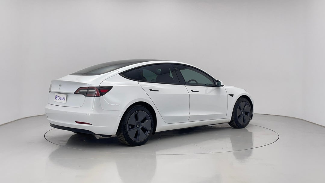 2022 Tesla Model 3 Rear-wheel Drive, Automatic, 39977 km, Right Back Diagonal (45- Degree) View