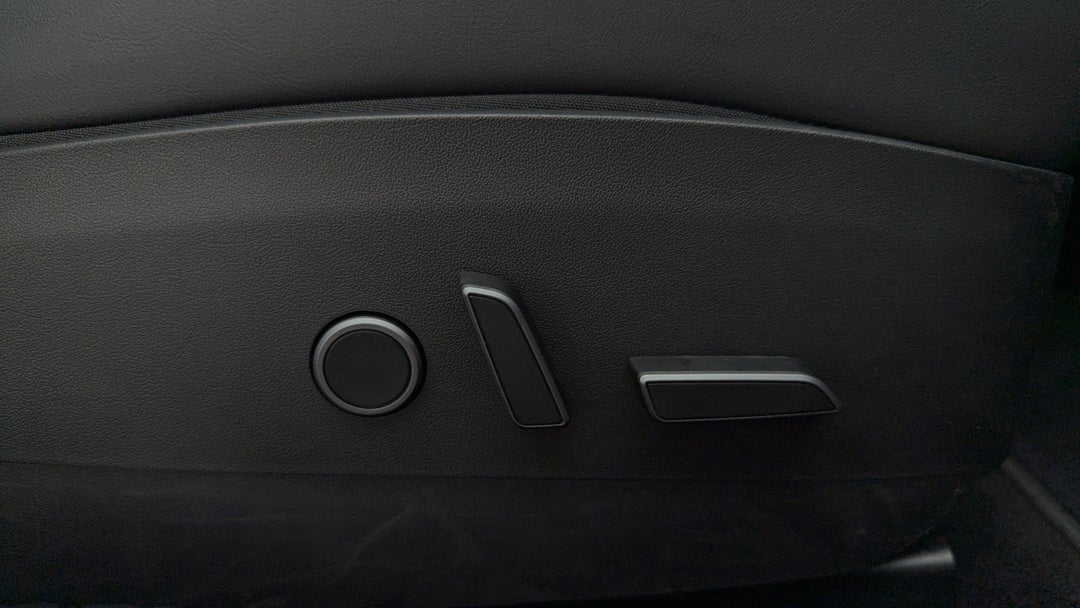 2022 Tesla Model 3 Rear-wheel Drive, Automatic, 39977 km, Drivers Side Adjustment Panel