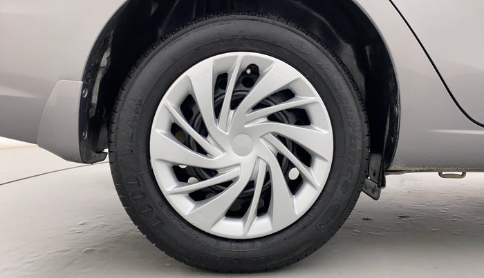 2015 Maruti Ciaz VDI+ SHVS, Diesel, Manual, 95,945 km, Right Rear Wheel