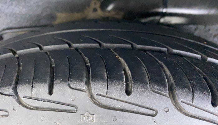 2011 Hyundai i10 ERA 1.1 IRDE, CNG, Manual, 76,520 km, Left Rear Tyre Tread