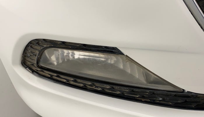 2016 Hyundai Elite i20 ASTA 1.2 (O), Petrol, Manual, 46,941 km, Right fog light - Not fixed properly