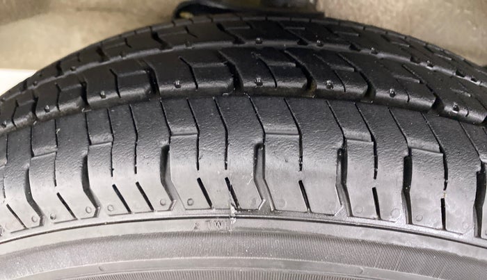 2018 Maruti Eeco 5 STR WITH AC PLUSHTR, Petrol, Manual, 41,679 km, Left Front Tyre Tread