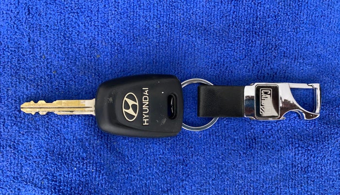 2019 Hyundai NEW SANTRO SPORTZ CNG, CNG, Manual, 1,19,947 km, Key Close Up