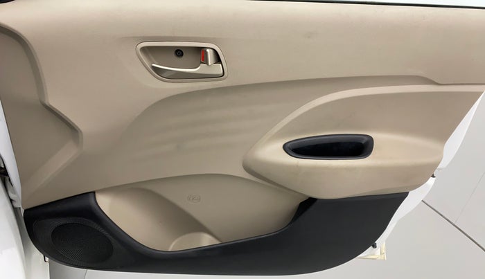 2019 Hyundai NEW SANTRO SPORTZ CNG, CNG, Manual, 1,19,947 km, Driver Side Door Panels Control
