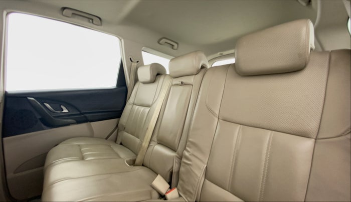 2017 Mahindra XUV500 W10 FWD, Diesel, Manual, 55,145 km, Right Side Rear Door Cabin